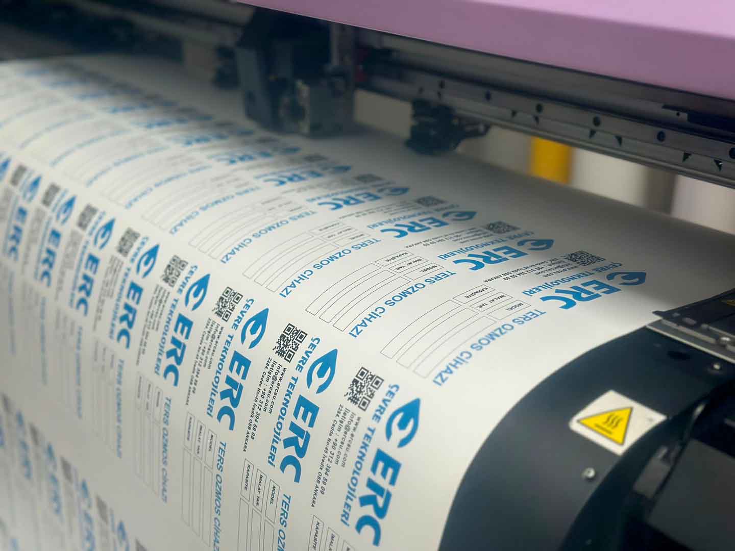 Parlak yüzeyde dijital baskı folyo sticker etiketi