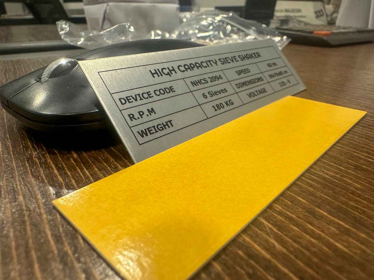 Yapışkanlı metal etiket üretim süreci